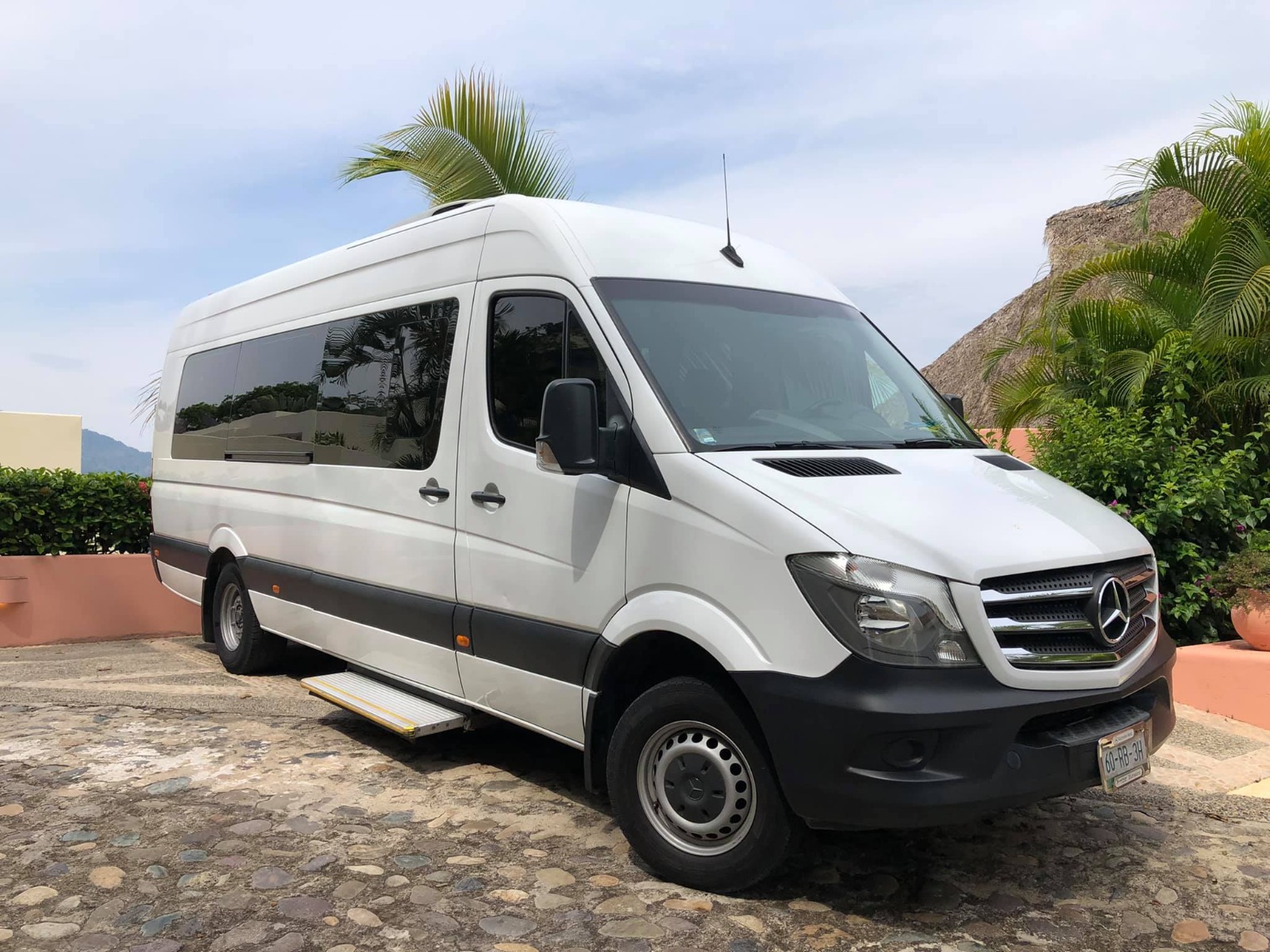 MERCEDEZ BENZ